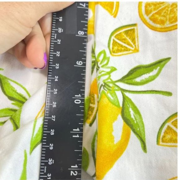 ISAAC MIZRAHI Womens Tailored Lemon Lime Print Shorts with pockets - Picture 2 of 7